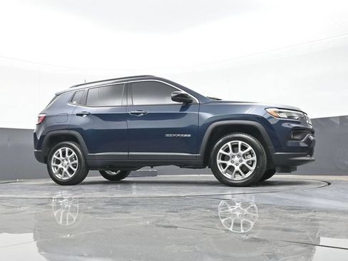 Used 2024 Jeep Compass Latitude AWD/4WD image 49