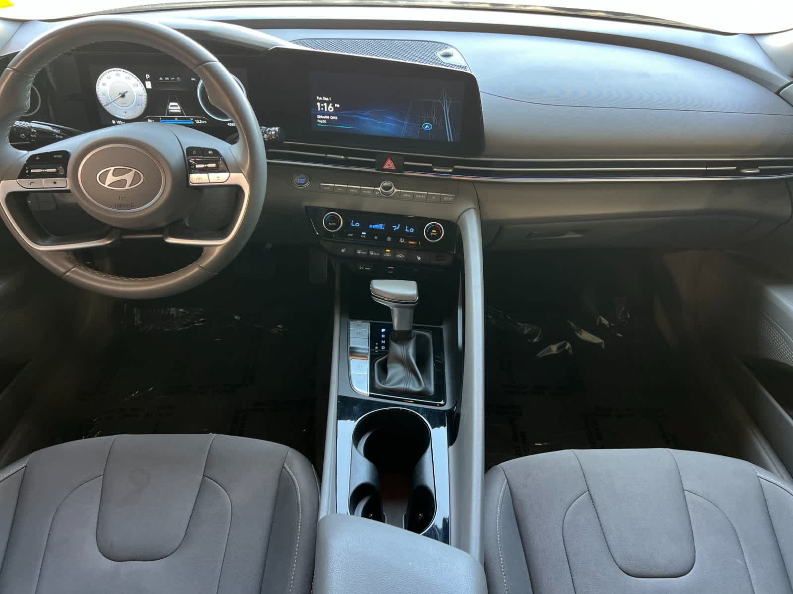 Certified 2025 Hyundai Elantra SEL FWD image 4