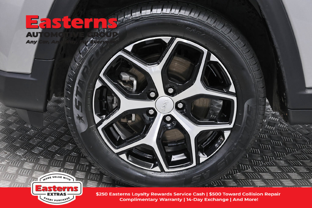 Used 2024 Jeep Compass Latitude AWD/4WD image 32