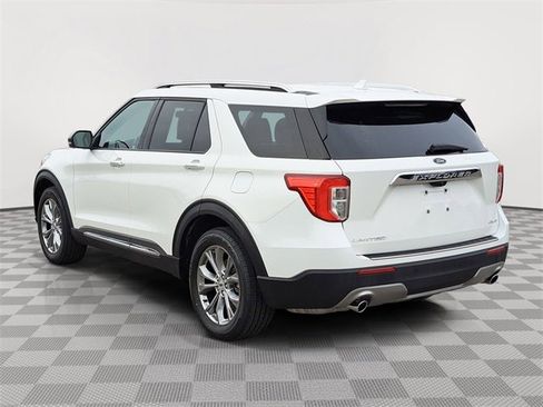 Certified 2022 Ford Explorer Limited w/ Equipment Group 301A image 3
