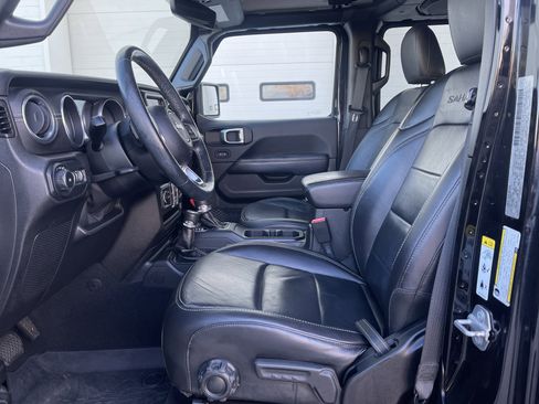 Used 2018 Jeep Wrangler Unlimited Sahara image 24