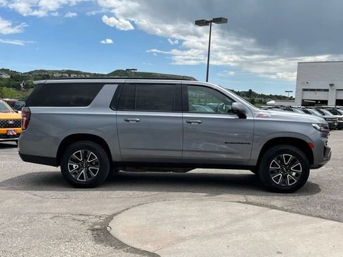 Used 2022 Chevrolet Suburban Z71 w/ Z71 Off-Road Package AWD/4WD image 6