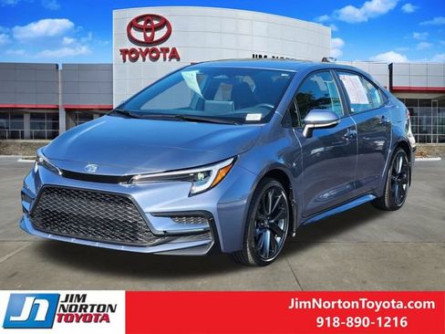 Used 2025 Toyota Corolla SE w/ SE Premium Package FWD image 4