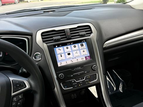 Used 2019 Ford Fusion SE FWD image 33