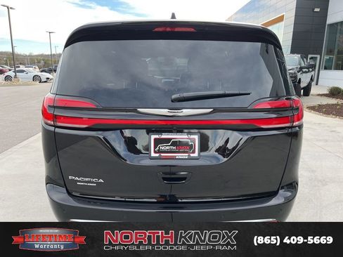 New 2026 Chrysler Pacifica Select image 17