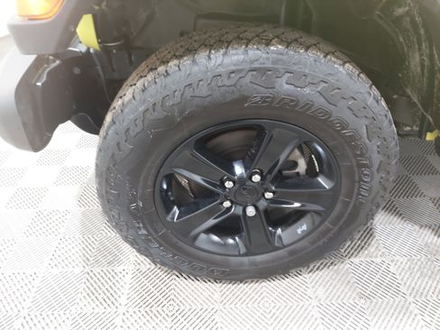 Used 2023 Jeep Wrangler Unlimited Sahara AWD/4WD image 6