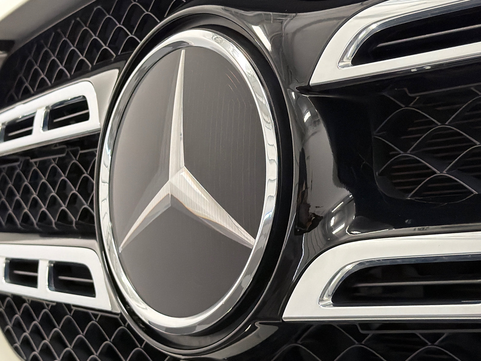Used 2021 Mercedes-Benz GLS 580 4MATIC image 17