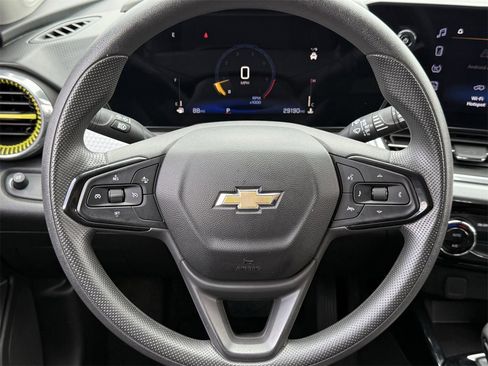 Certified 2025 Chevrolet Trax LT image 12