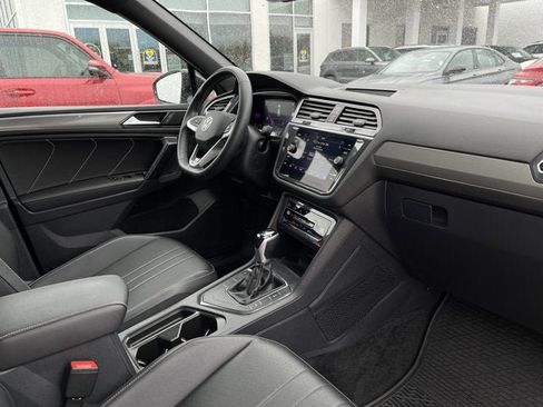 Used 2023 Volkswagen Tiguan SE R-Line image 18