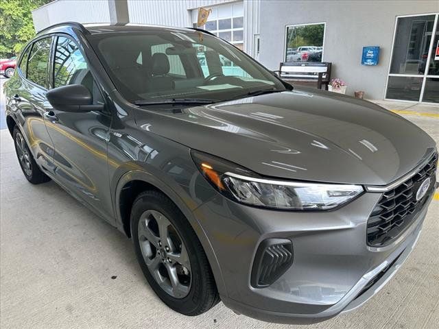 Certified 2023 Ford Escape ST-Line w/ Tech Pack #1 FWD image 9