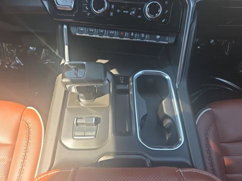 Used 2024 GMC Sierra 1500 Denali Ultimate AWD/4WD image 12