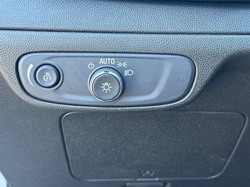 Used 2022 Chevrolet Bolt EUV LT w/ Convenience Package FWD image 42
