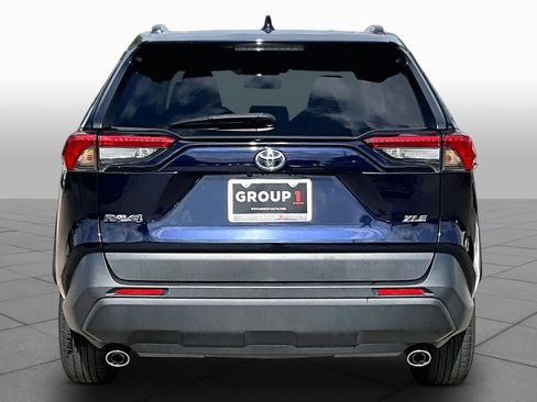 Used 2020 Toyota RAV4 XLE FWD image 5