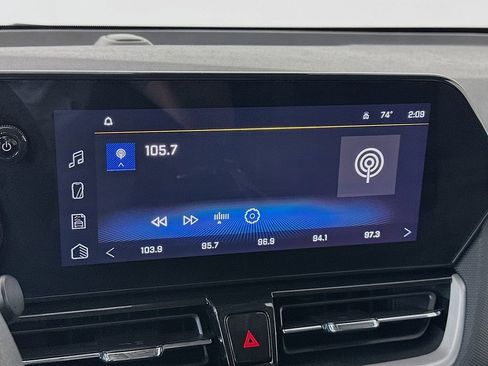 Used 2025 Chevrolet TrailBlazer LT AWD/4WD image 17