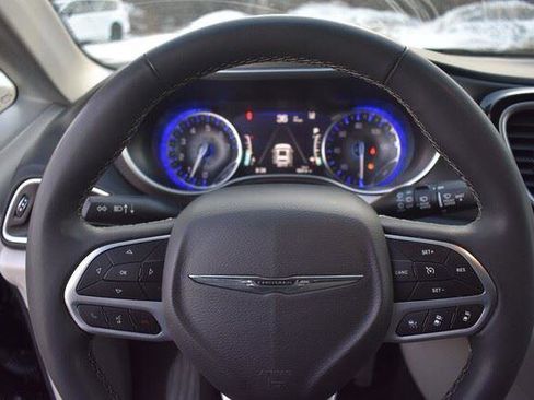 Used 2024 Chrysler Pacifica Touring-L FWD image 36