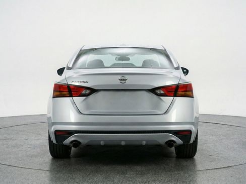 Used 2025 Nissan Altima 2.5 SV FWD image 7