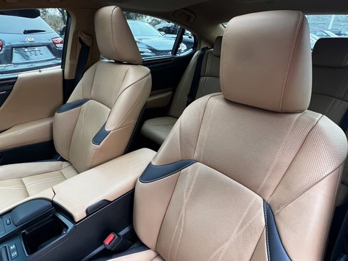 Used 2022 Lexus ES 300h Ultra Luxury image 19