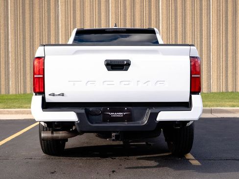Used 2025 Toyota Tacoma SR5 AWD/4WD image 8