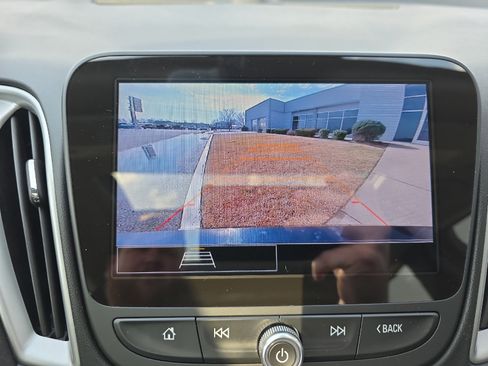 Used 2024 Chevrolet Malibu LT image 32