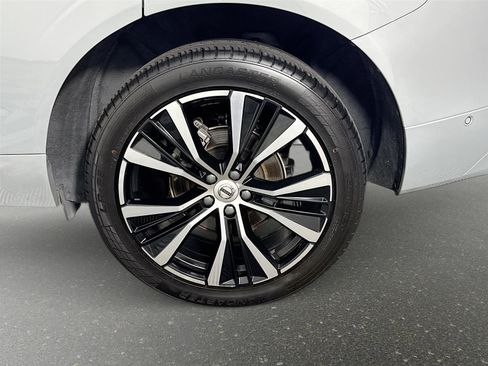 Used 2024 Volvo XC60 B5 Ultimate w/ Protection Package Premier AWD/4WD image 34