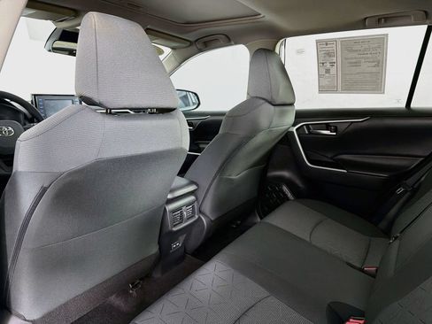 Used 2022 Toyota RAV4 XLE w/ Convenience Package FWD image 37