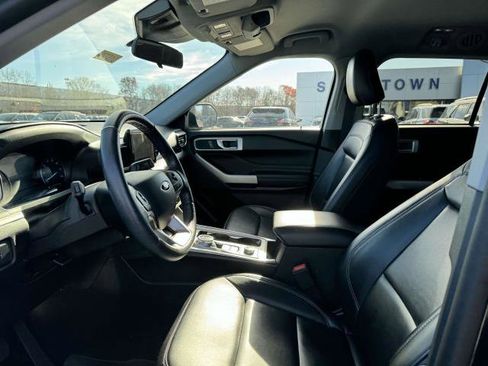 Used 2021 Ford Explorer XLT w/ Equipment Group 202A image 12