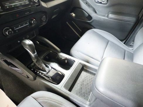 Used 2023 Nissan Frontier SV w/ Midnight Edition Package image 13