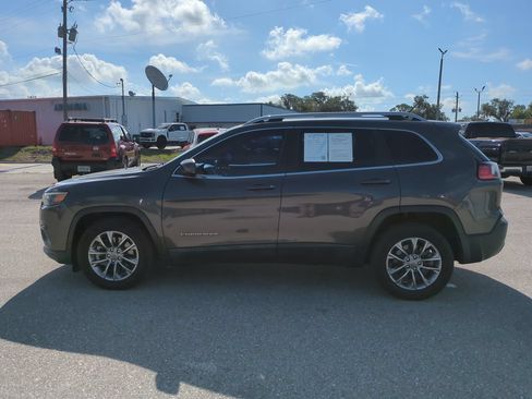 Used 2021 Jeep Cherokee Latitude Lux w/ Comfort/Convenience Group FWD image 7