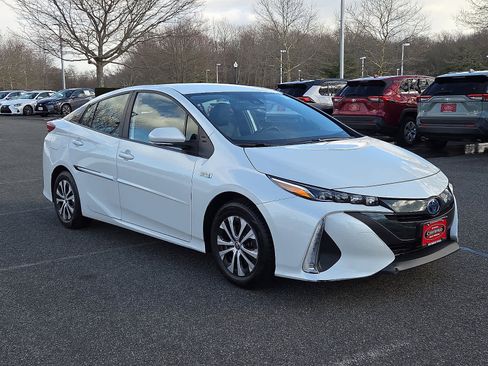 Certified 2022 Toyota Prius Prime XLE image 4