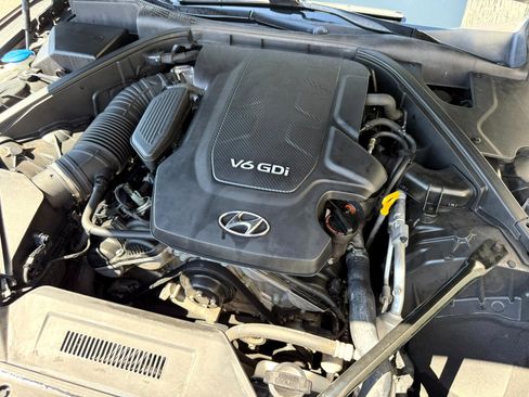 Used 2015 Hyundai Genesis 3.8 image 18