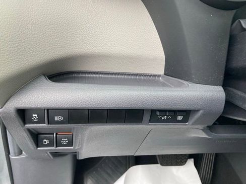 Certified 2024 Toyota Sienna XLE image 32