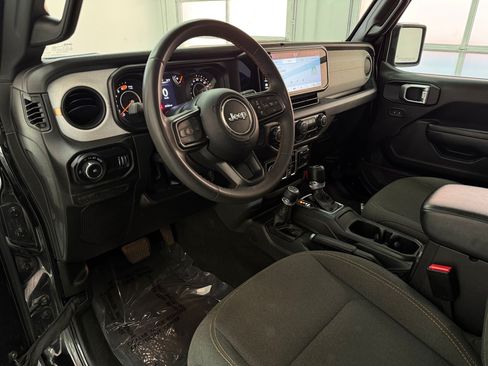 Used 2024 Jeep Wrangler Unlimited Sport AWD/4WD image 4