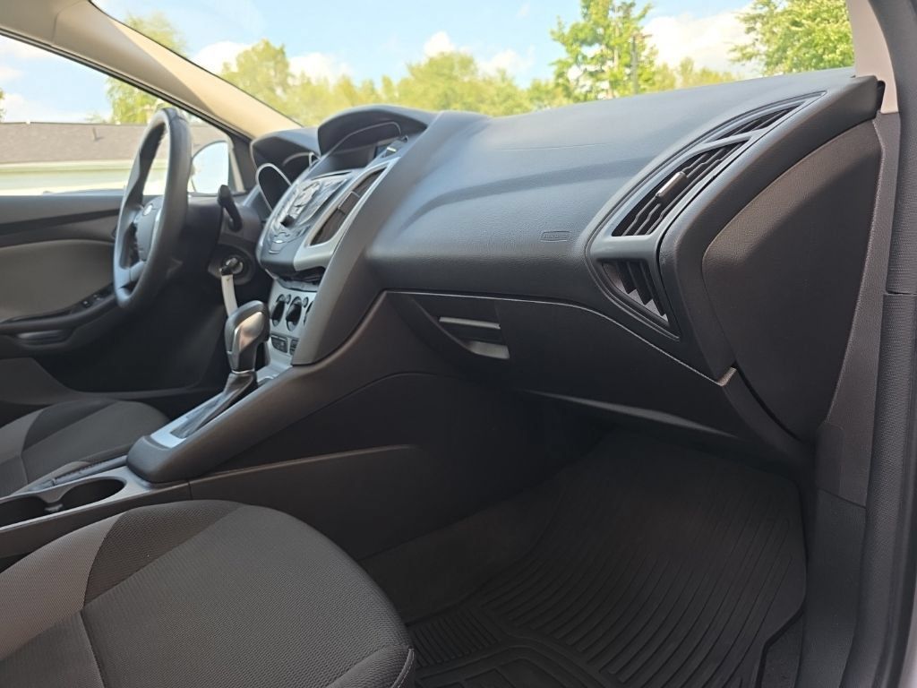 Used 2014 Ford Focus SE FWD image 21