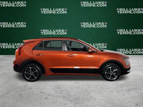 Used 2023 Kia Niro SX image 6