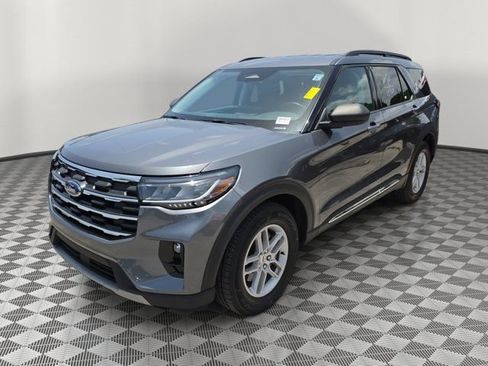Certified 2025 Ford Explorer Active w/ Active Comfort Package RWD image 2