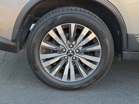 Used 2020 Mitsubishi Outlander LE image 9