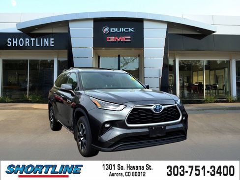 Used 2021 Toyota Highlander XLE image 1