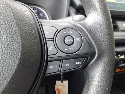 Used 2019 Toyota RAV4 LE FWD image 29