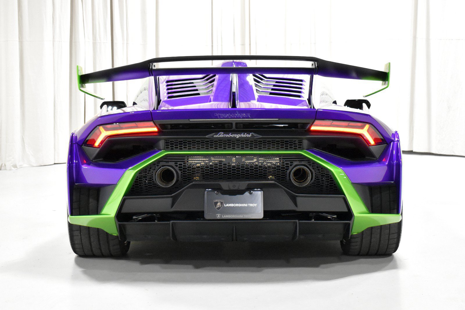 Used 2023 Lamborghini Huracan STO RWD image 6