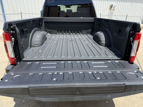 Used 2017 Ford F250 Platinum w/ Platinum Ultimate Package AWD/4WD image 7