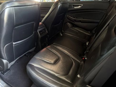 Used 2019 Ford Edge Titanium image 11