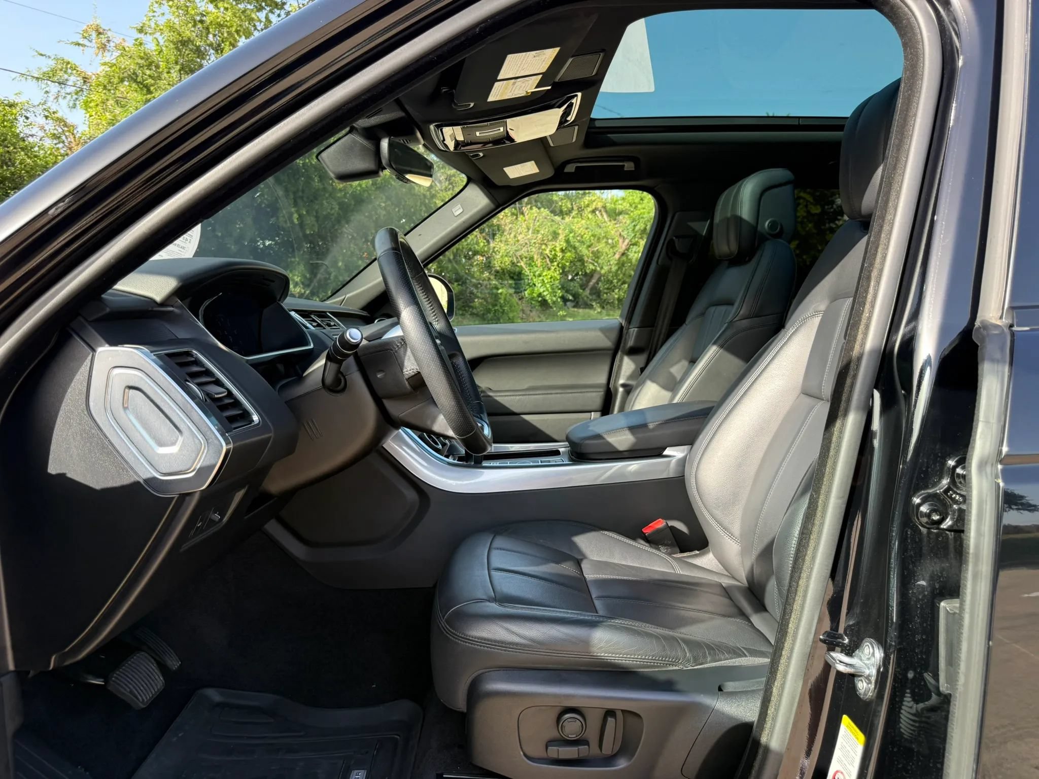 Used 2020 Land Rover Range Rover Sport SE AWD/4WD image 10