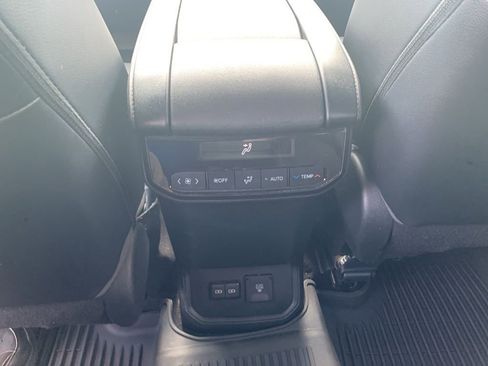 Used 2022 Toyota Highlander Limited image 13