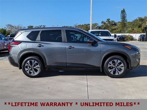 Used 2023 Nissan Rogue SV image 4