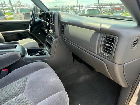 Used 2006 Chevrolet Silverado 2500 LT w/ Heavy-Duty Power Package AWD/4WD image 60