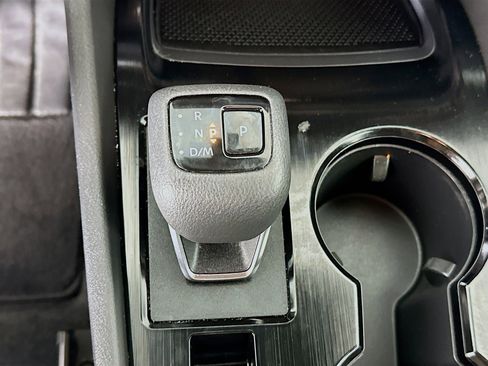 Used 2022 Nissan Rogue SV image 23