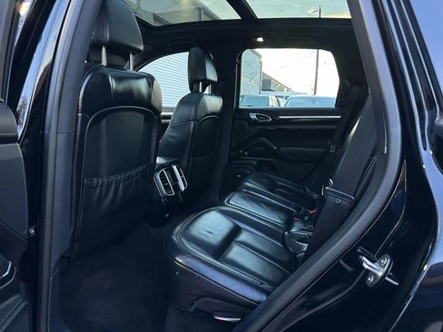 Used 2017 Porsche Cayenne Platinum Edition image 18