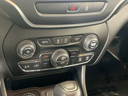 Used 2022 Jeep Cherokee Latitude Lux AWD/4WD image 15