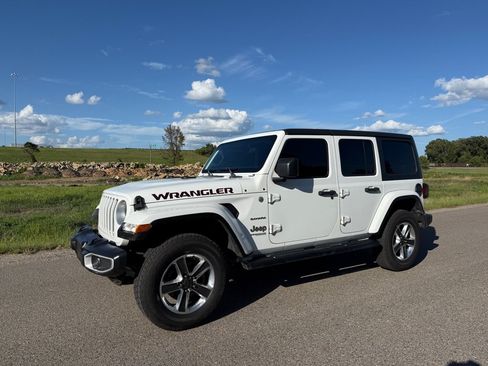 Used 2021 Jeep Wrangler Unlimited Sahara AWD/4WD image 1