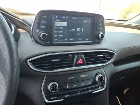 Used 2020 Hyundai Santa Fe SE image 9